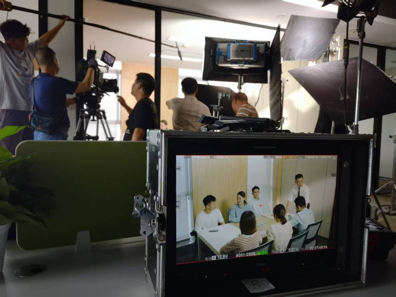 宜良县TVC拍摄公司：科技产品视觉化大师，诠释未来感与功能美学